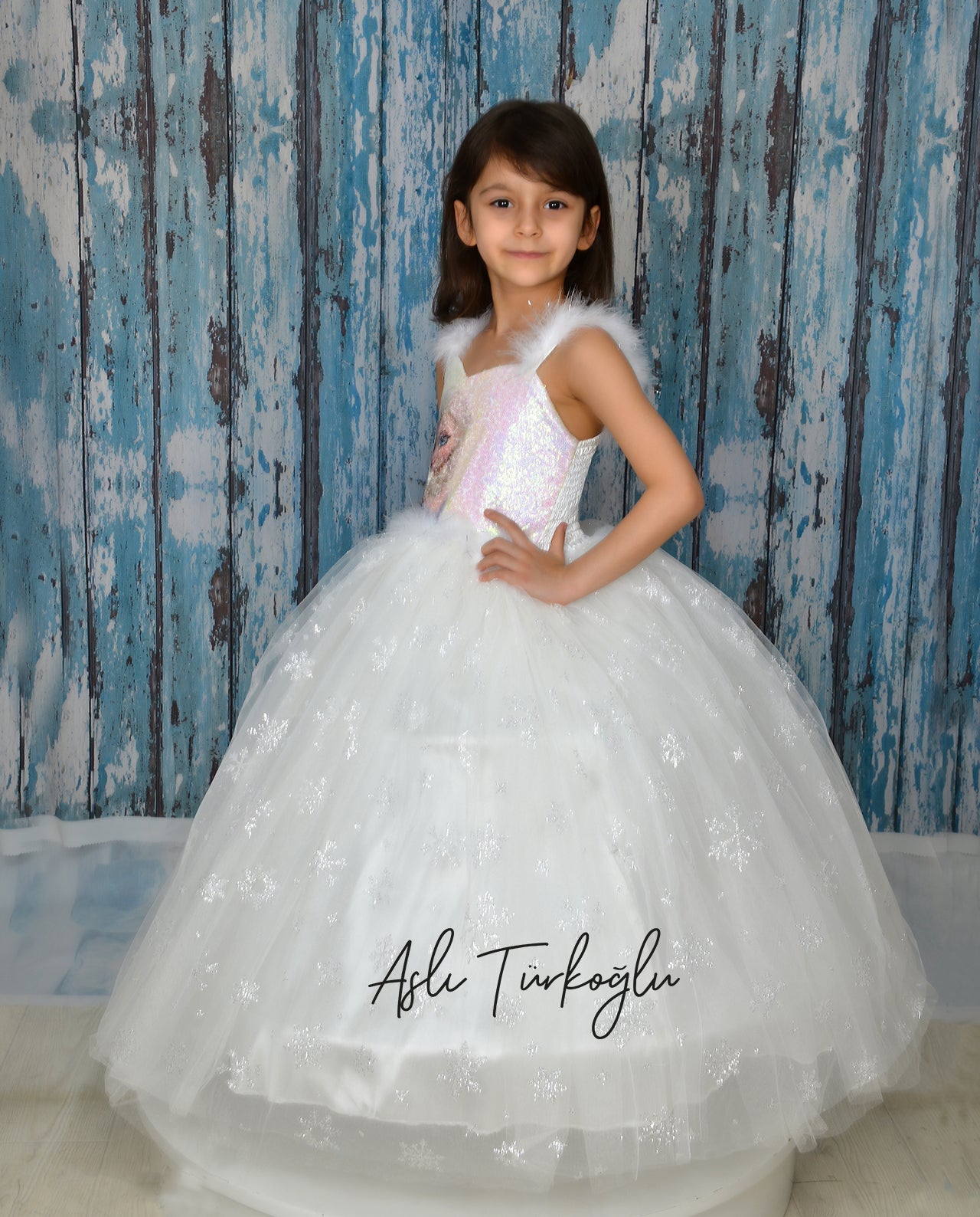 Beyaz Resimli Elsa Kostüm