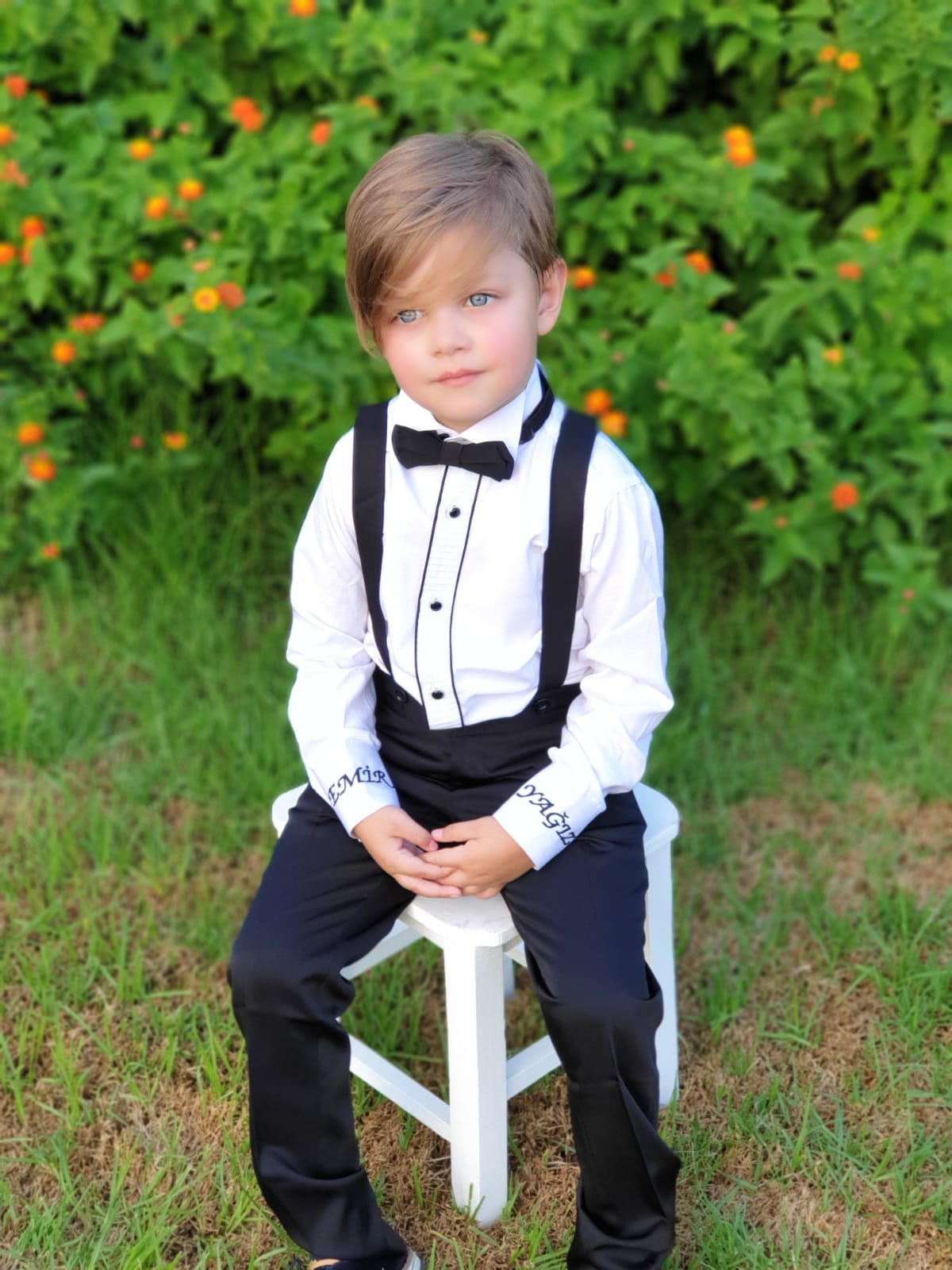 Erkek Çocuk Siyah Askılı Takım – Gömlek, Pantolon ve Papyon Seti (1–10 Yaş)