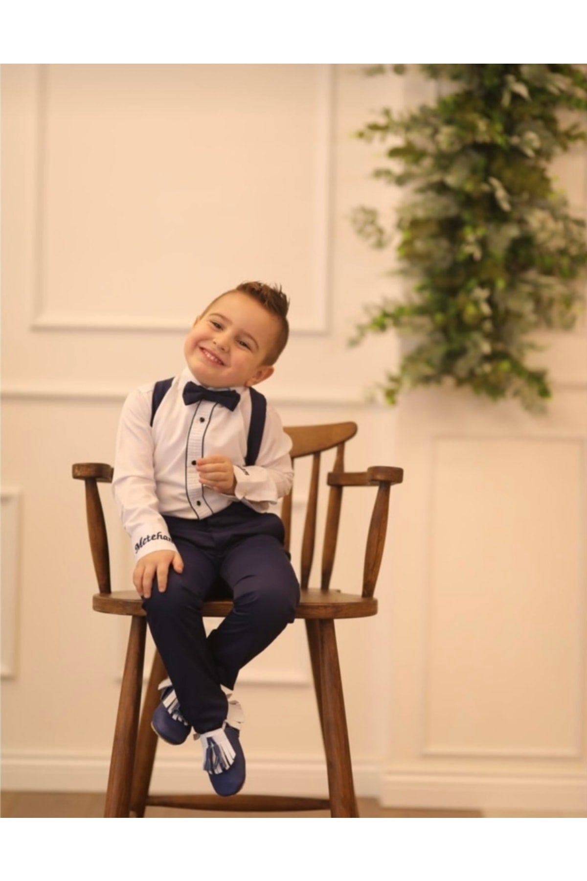 Erkek Çocuk Lacivert Askılı Salopet Takım – Gömlek, Pantolon ve Papyon Seti