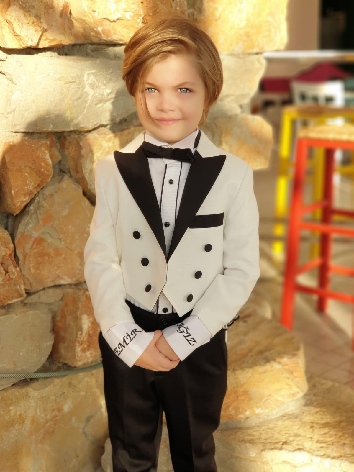 Erkek Çocuk Takım Elbise – Şık ve Klasik Özel Gün Kıyafeti