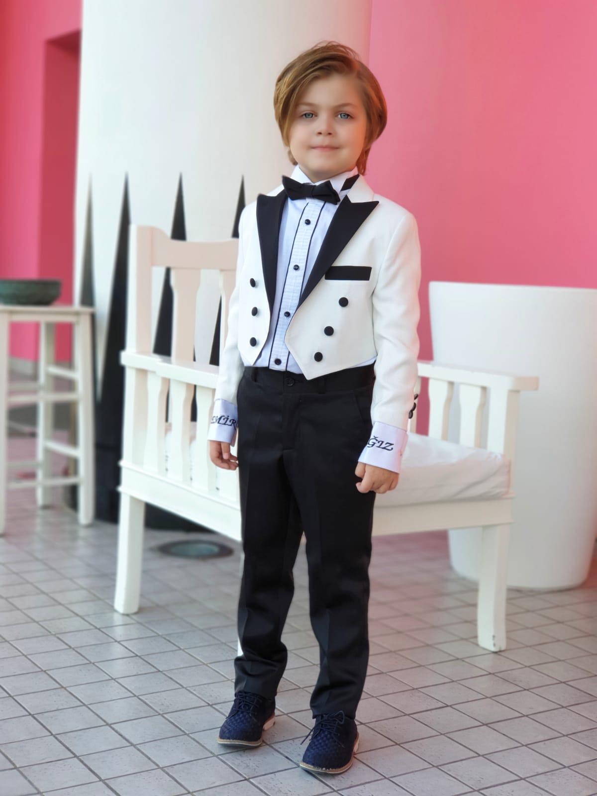 Erkek Çocuk Takım Elbise – Şık ve Klasik Özel Gün Kıyafeti