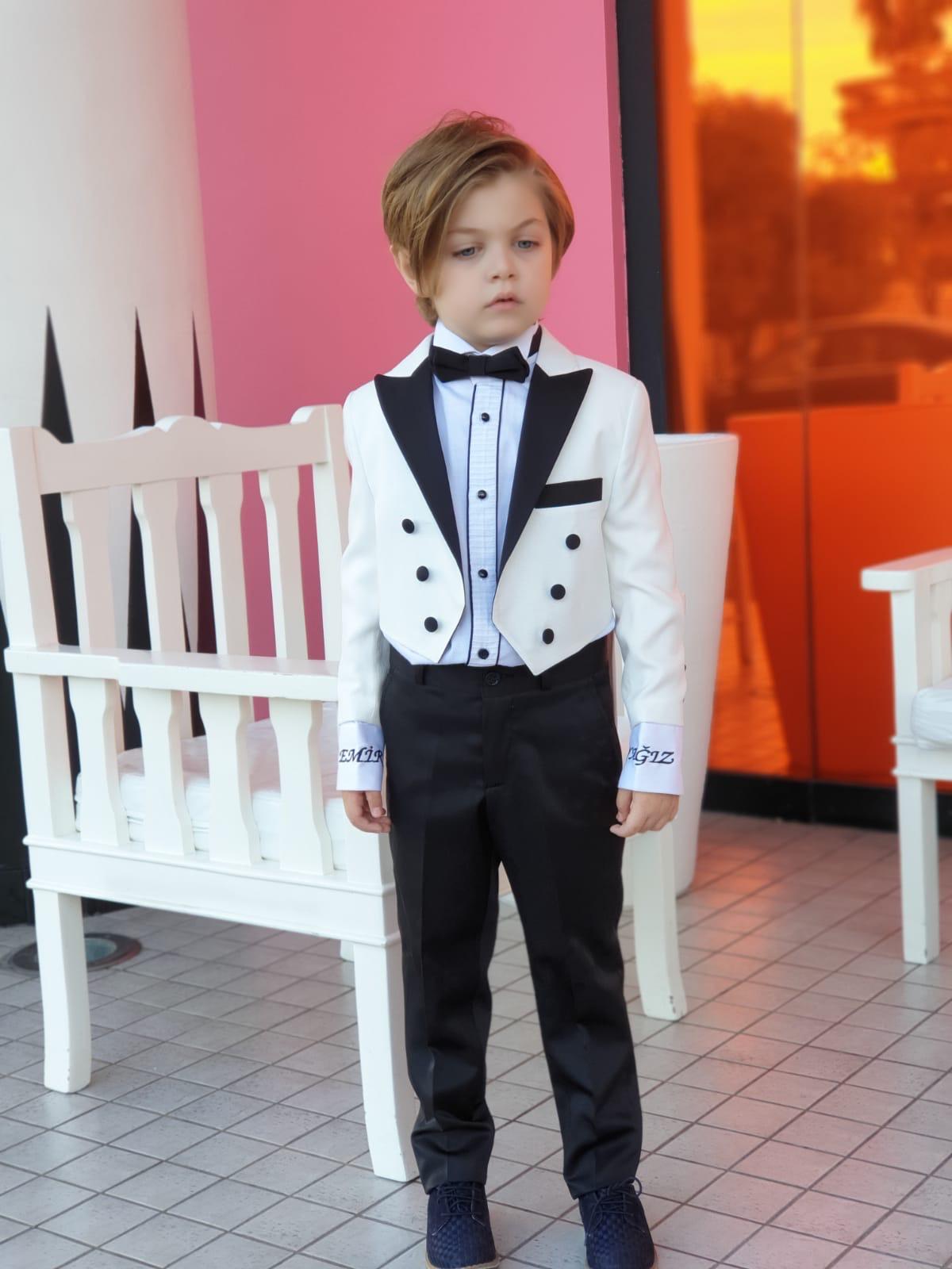 Erkek Çocuk Takım Elbise – Şık ve Klasik Özel Gün Kıyafeti