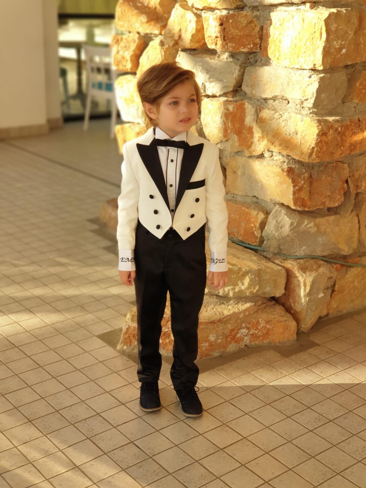 Erkek Çocuk Takım Elbise – Şık ve Klasik Özel Gün Kıyafeti