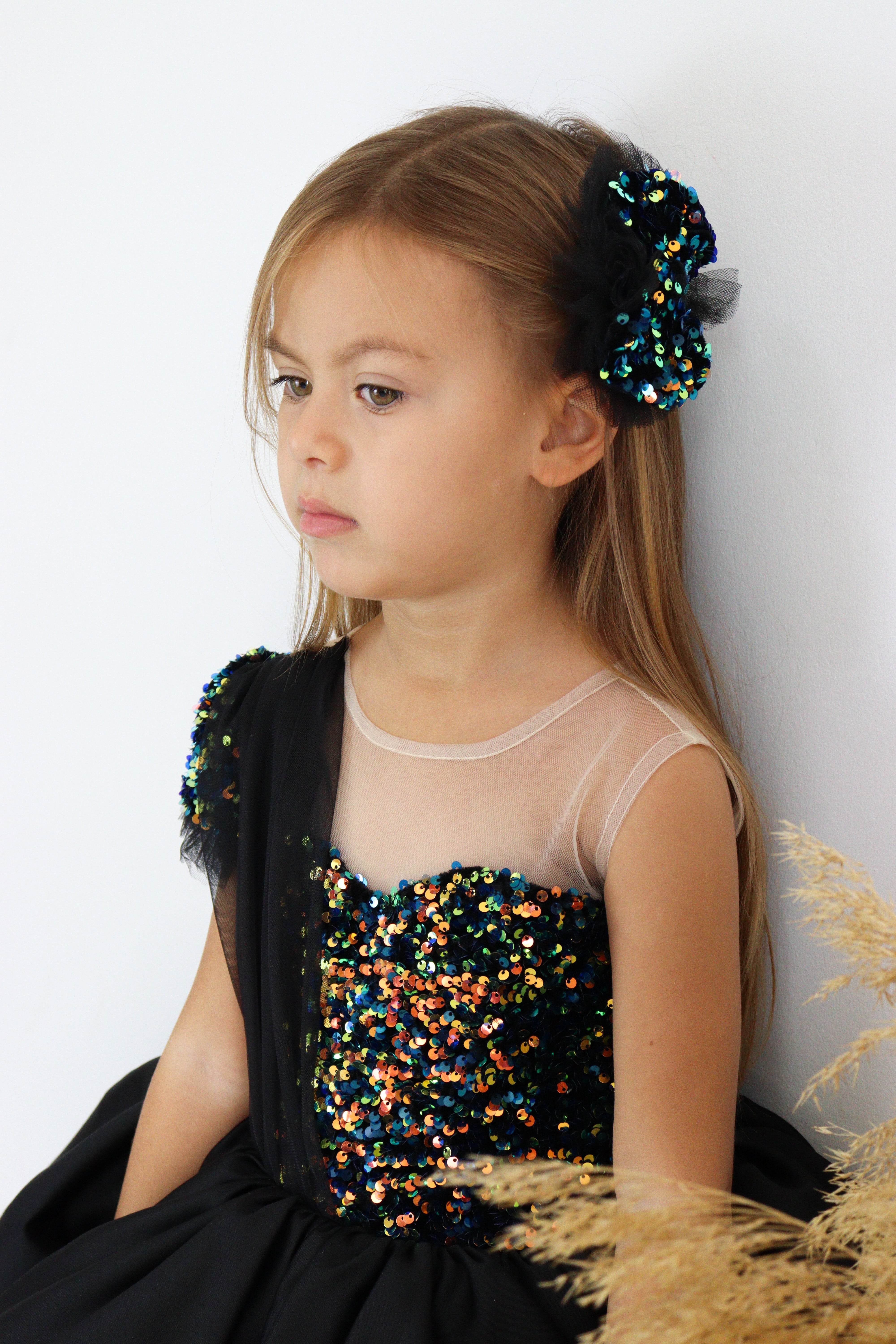 Siyah Pul Detaylı Tek Omuz Prenses Kız Çocuk Elbisesi