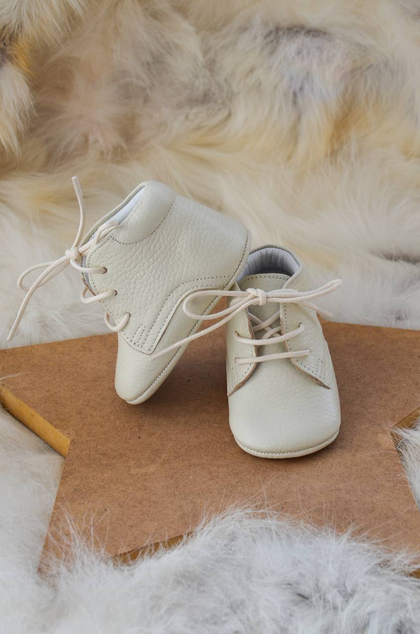 El Yapımı Gerçek Deri Krem Renkli Bağcıklı Bebek Patik