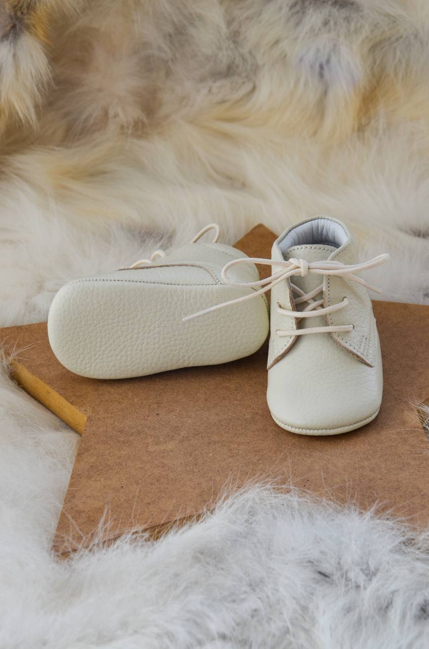 El Yapımı Gerçek Deri Krem Renkli Bağcıklı Bebek Patik