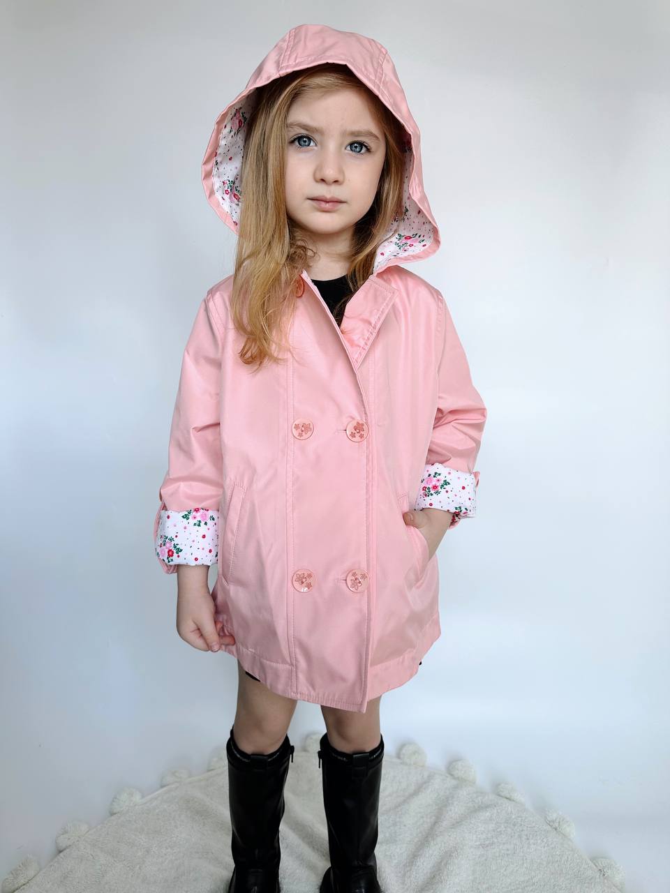 Kız Çocuk Pembe Trençkot – Su Geçirmez, Astarı Yumuşak ve Şık Dış Giyim
