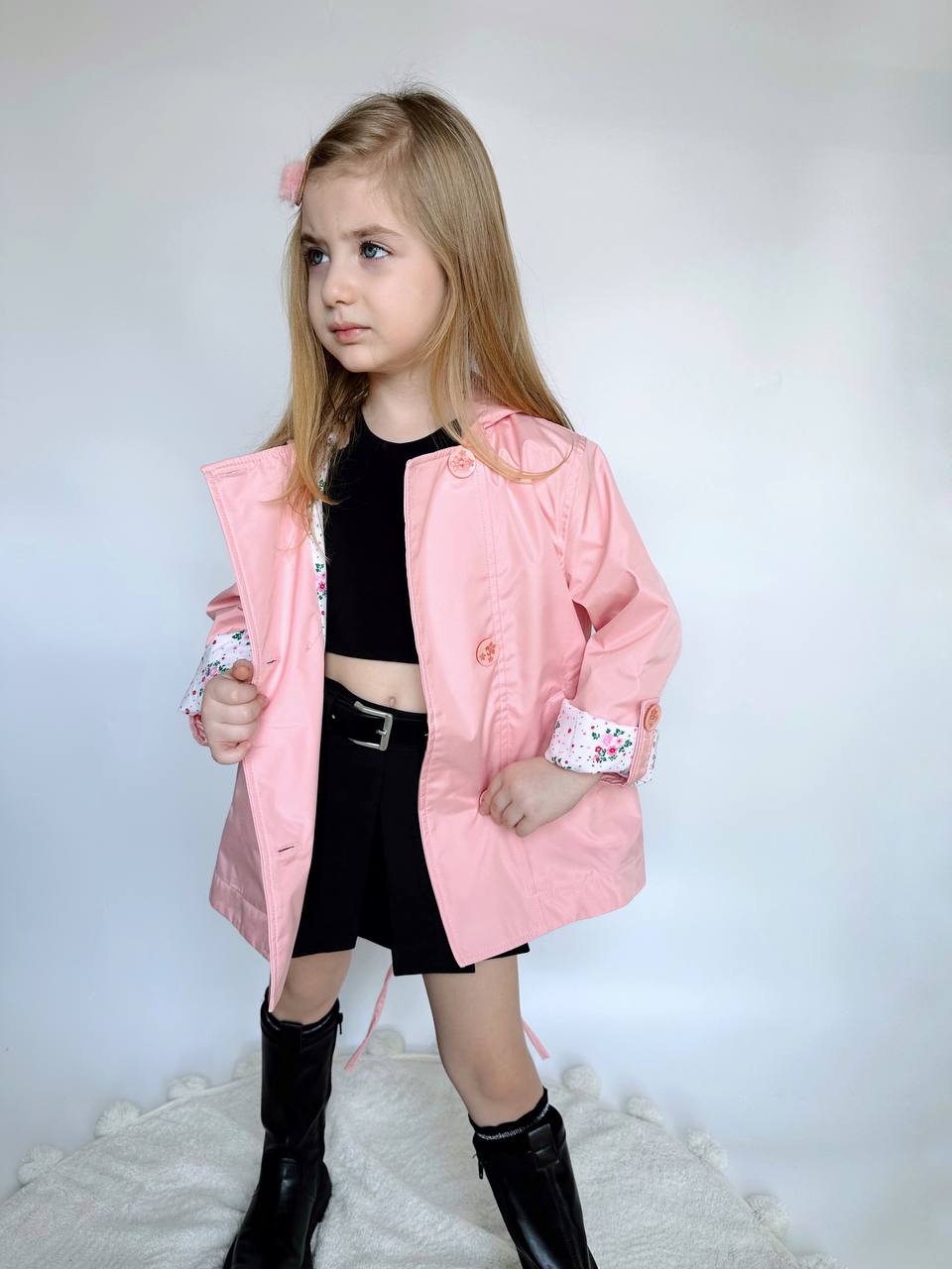 Kız Çocuk Pembe Trençkot – Su Geçirmez, Astarı Yumuşak ve Şık Dış Giyim
