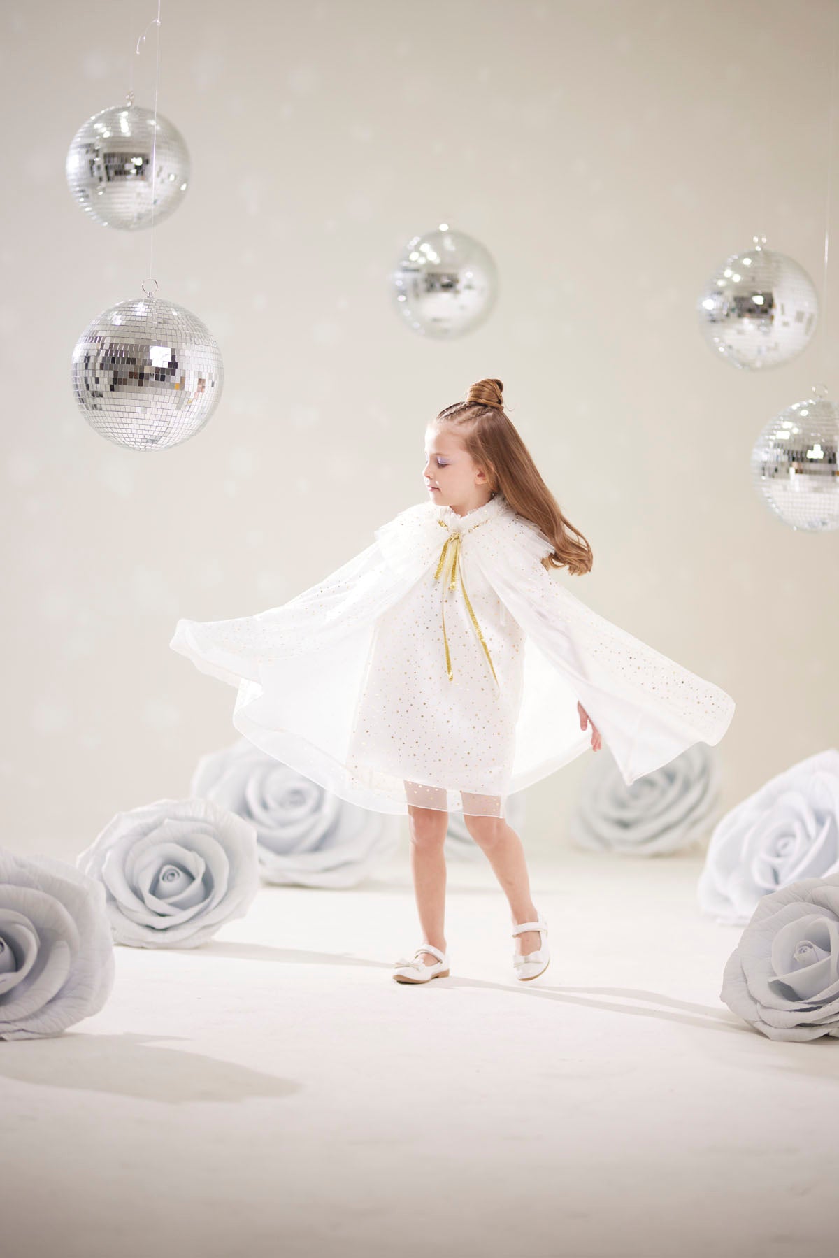 Kız Çocuk Yıldız Desenli Beyaz Pelerin