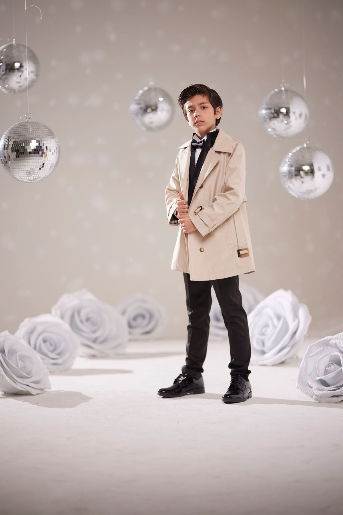 Erkek Çocuk Bej Trençkot – Şık Kuşaklı Dış Giyim