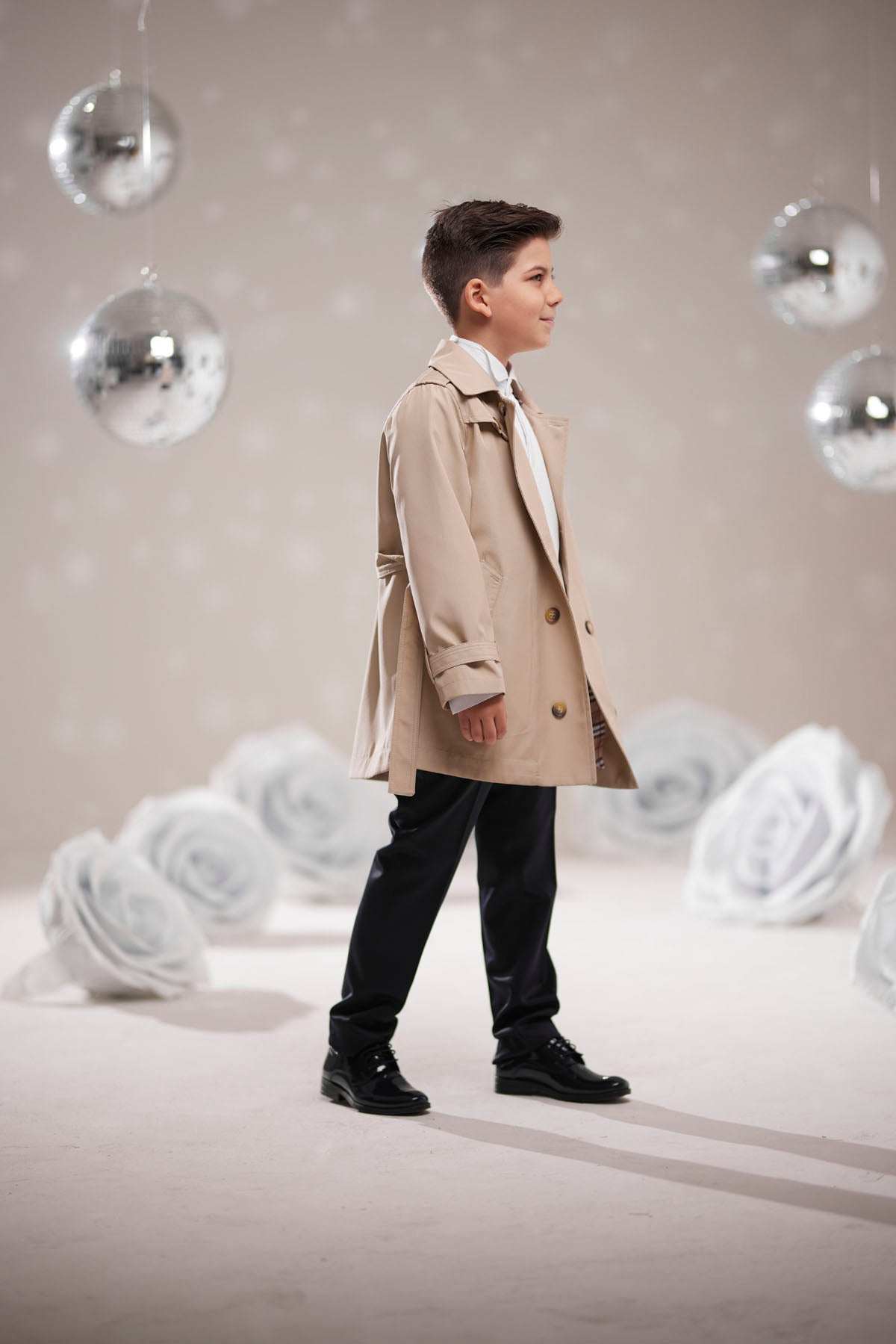 Erkek Çocuk Bej Trençkot – Şık Kuşaklı Dış Giyim