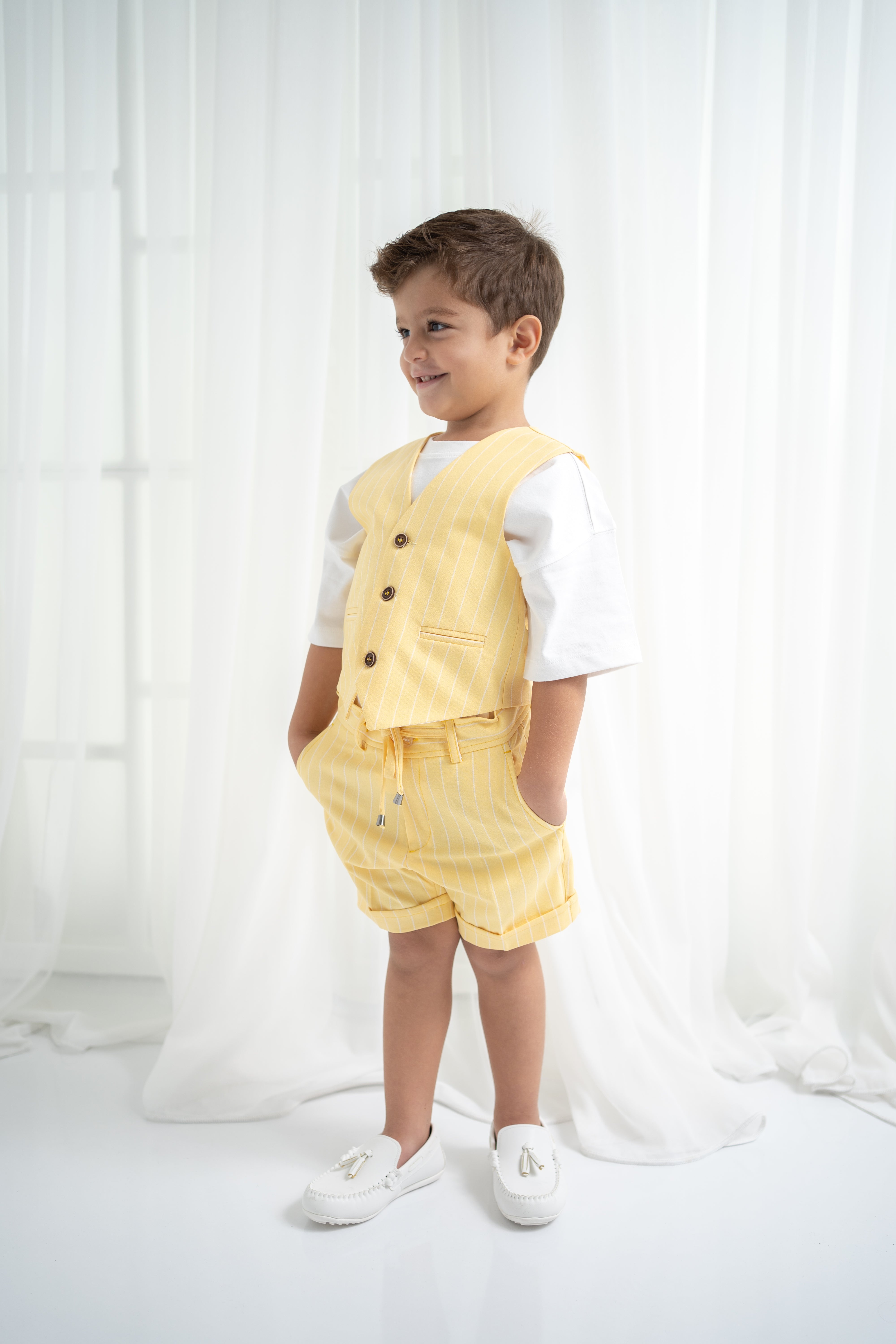 Erkek Çocuk Sarı Çizgili Yelek ve Şort Thişört Takım – Yazlık Üçlü Set