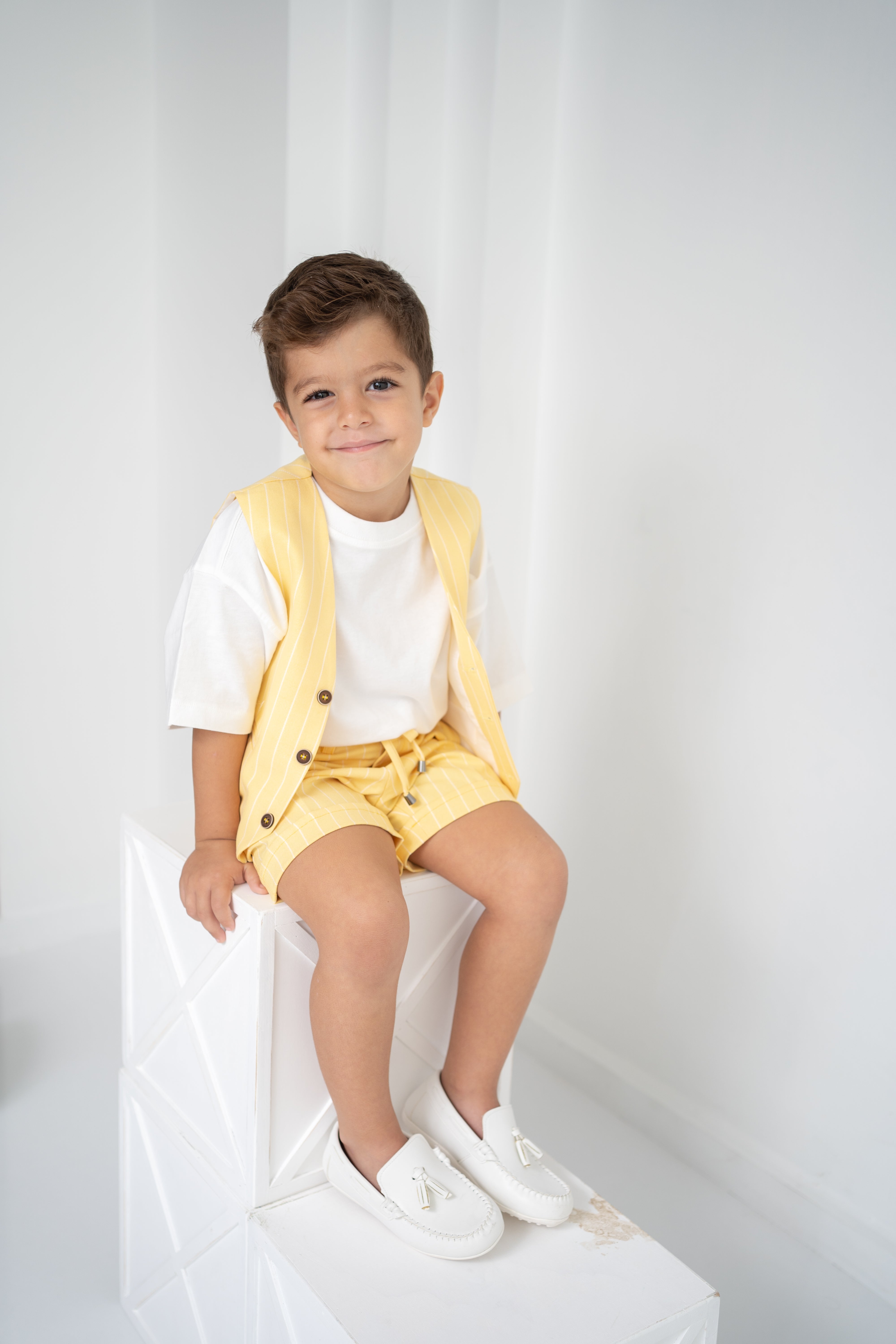 Erkek Çocuk Sarı Çizgili Yelek ve Şort Thişört Takım – Yazlık Üçlü Set