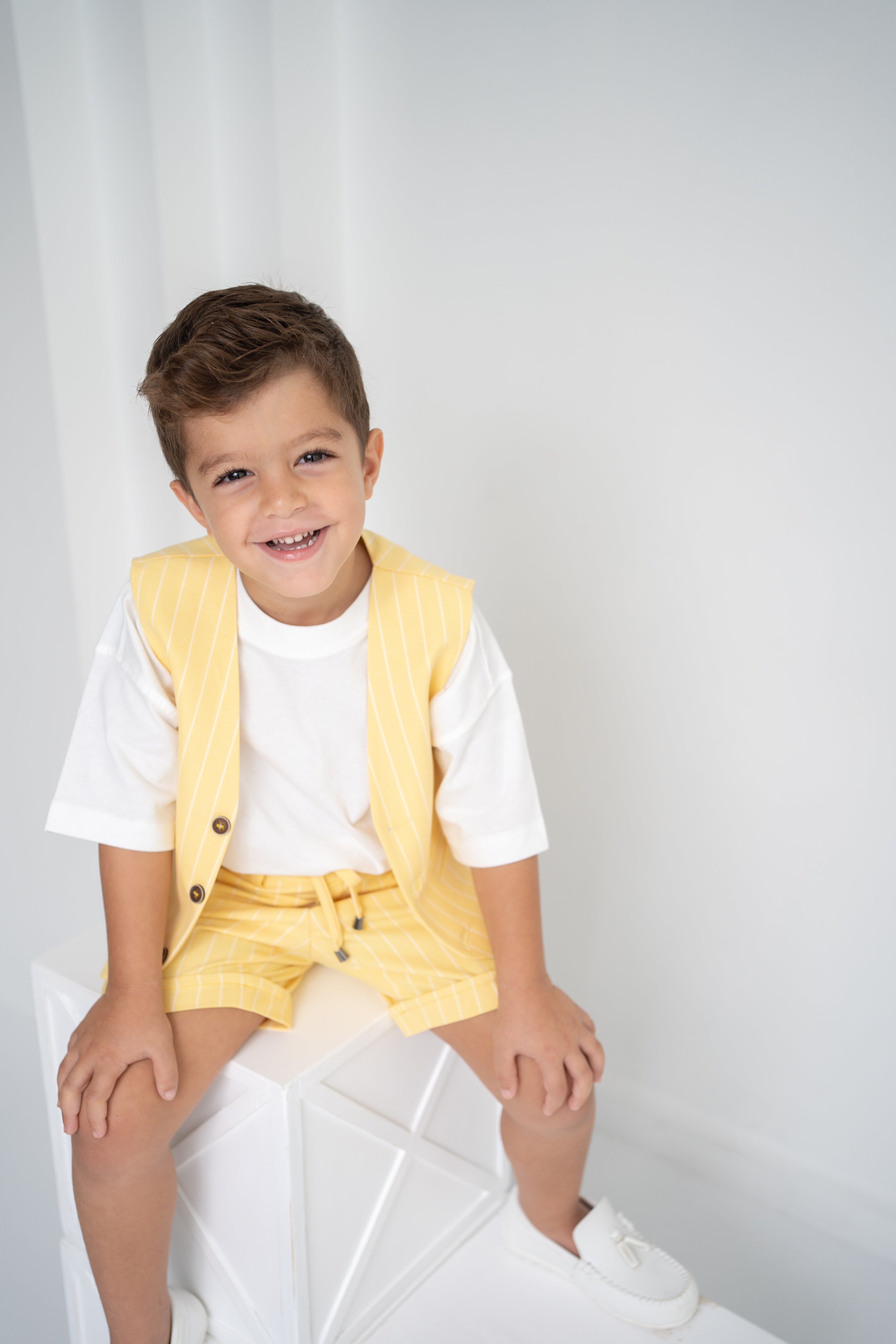 Erkek Çocuk Sarı Çizgili Yelek ve Şort Thişört Takım – Yazlık Üçlü Set