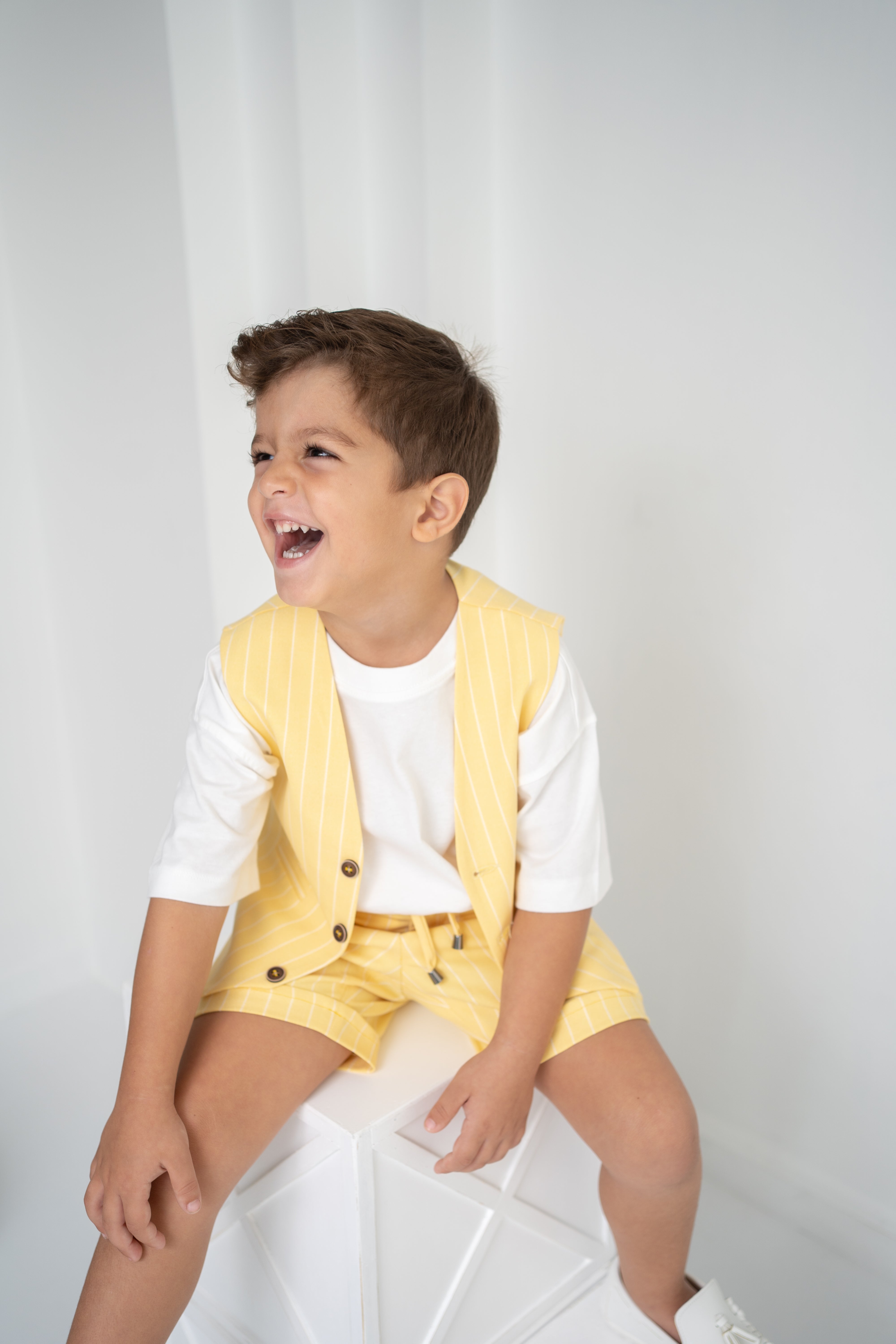 Erkek Çocuk Sarı Çizgili Yelek ve Şort Thişört Takım – Yazlık Üçlü Set