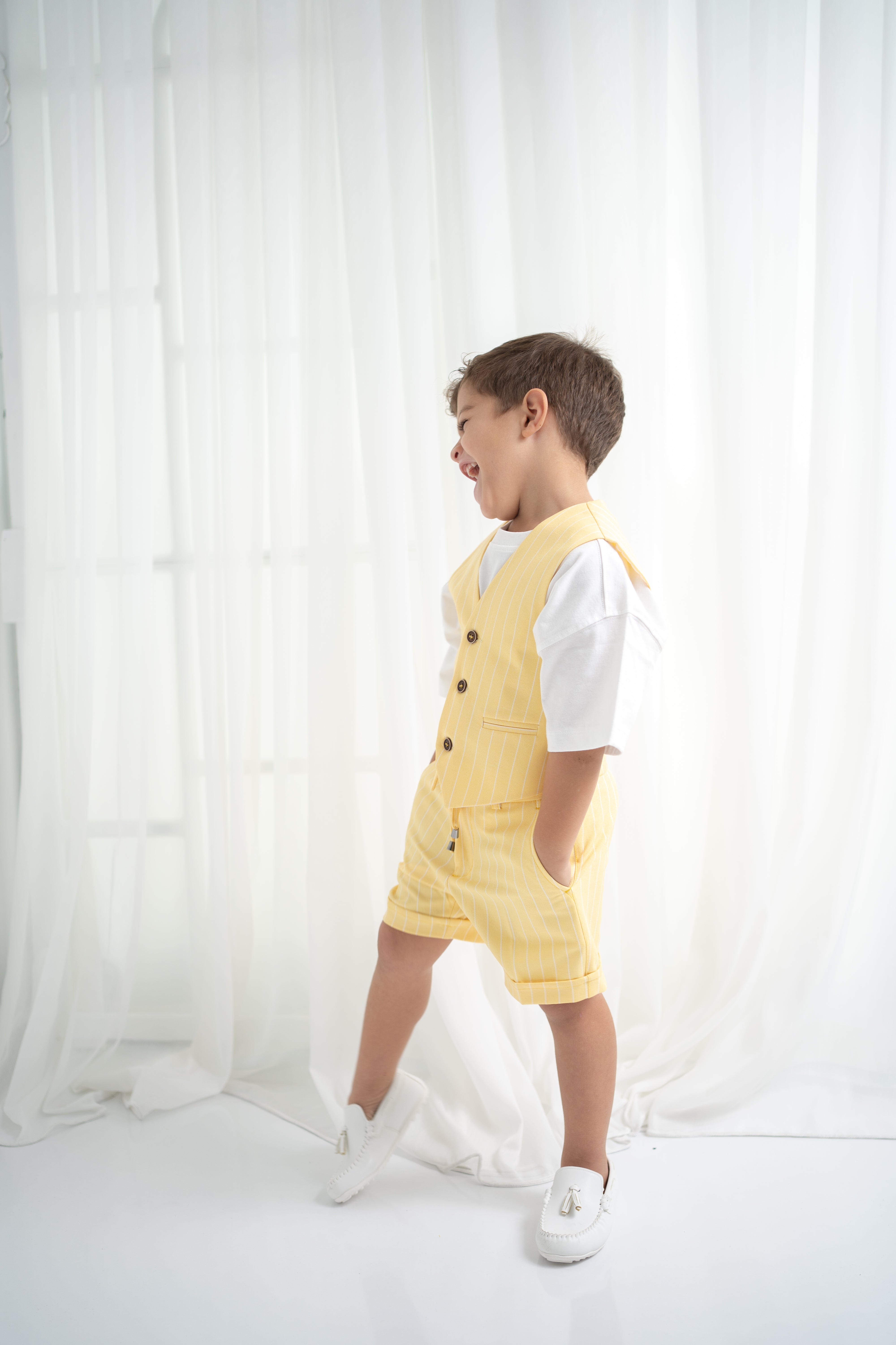 Erkek Çocuk Sarı Çizgili Yelek ve Şort Thişört Takım – Yazlık Üçlü Set