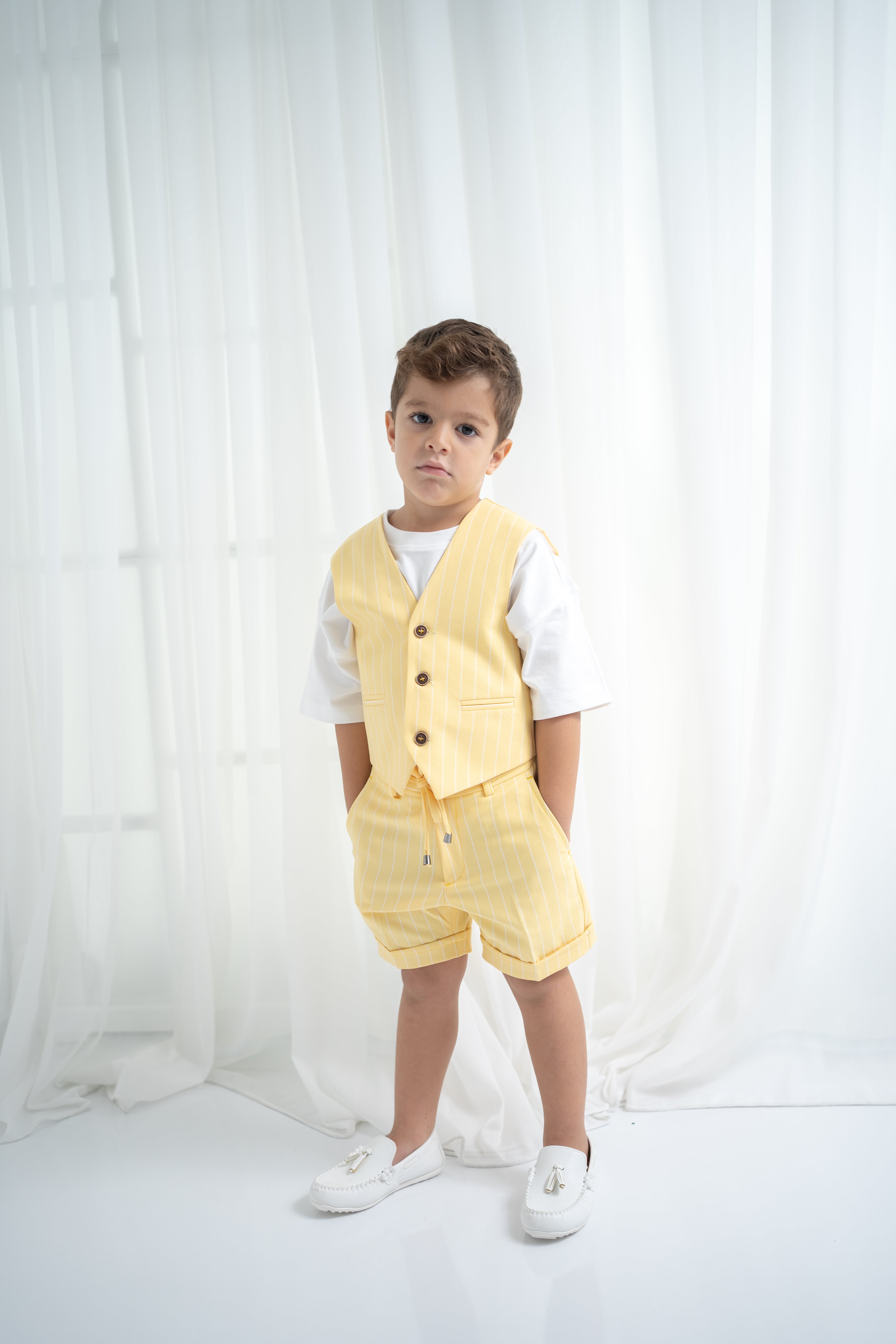 Erkek Çocuk Sarı Çizgili Yelek ve Şort Thişört Takım – Yazlık Üçlü Set