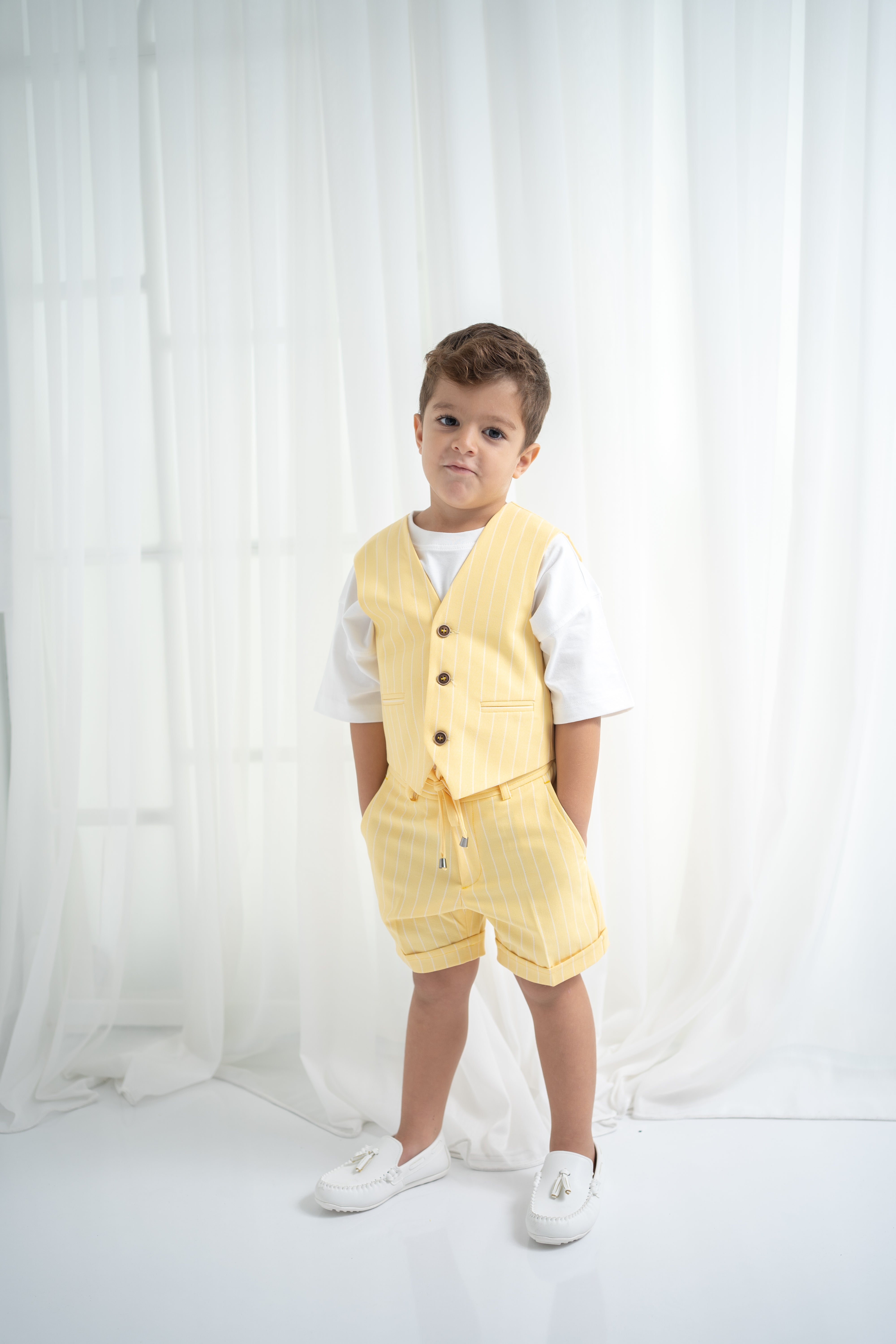 Erkek Çocuk Sarı Çizgili Yelek ve Şort Thişört Takım – Yazlık Üçlü Set