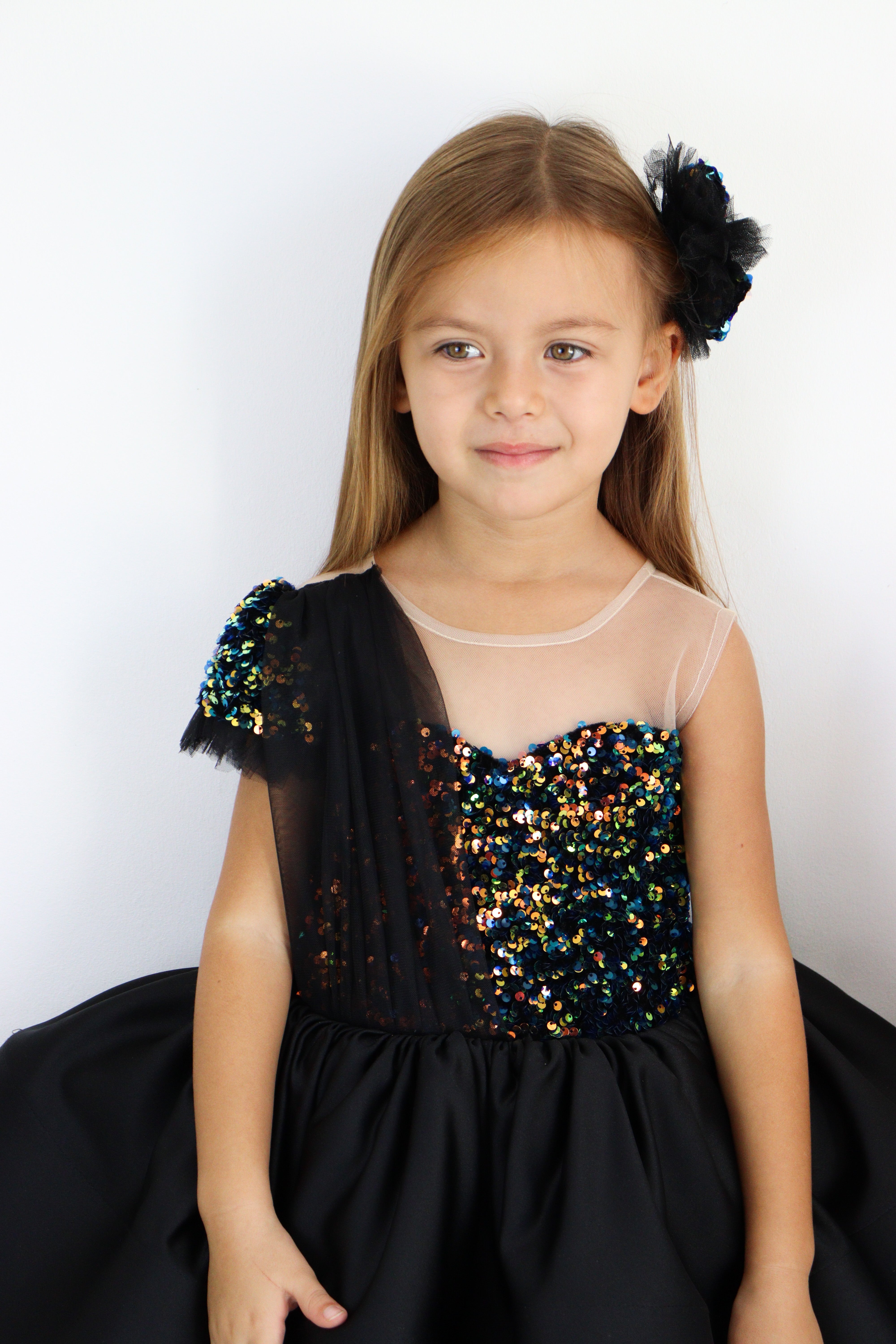 Siyah Pul Detaylı Tek Omuz Prenses Kız Çocuk Elbisesi