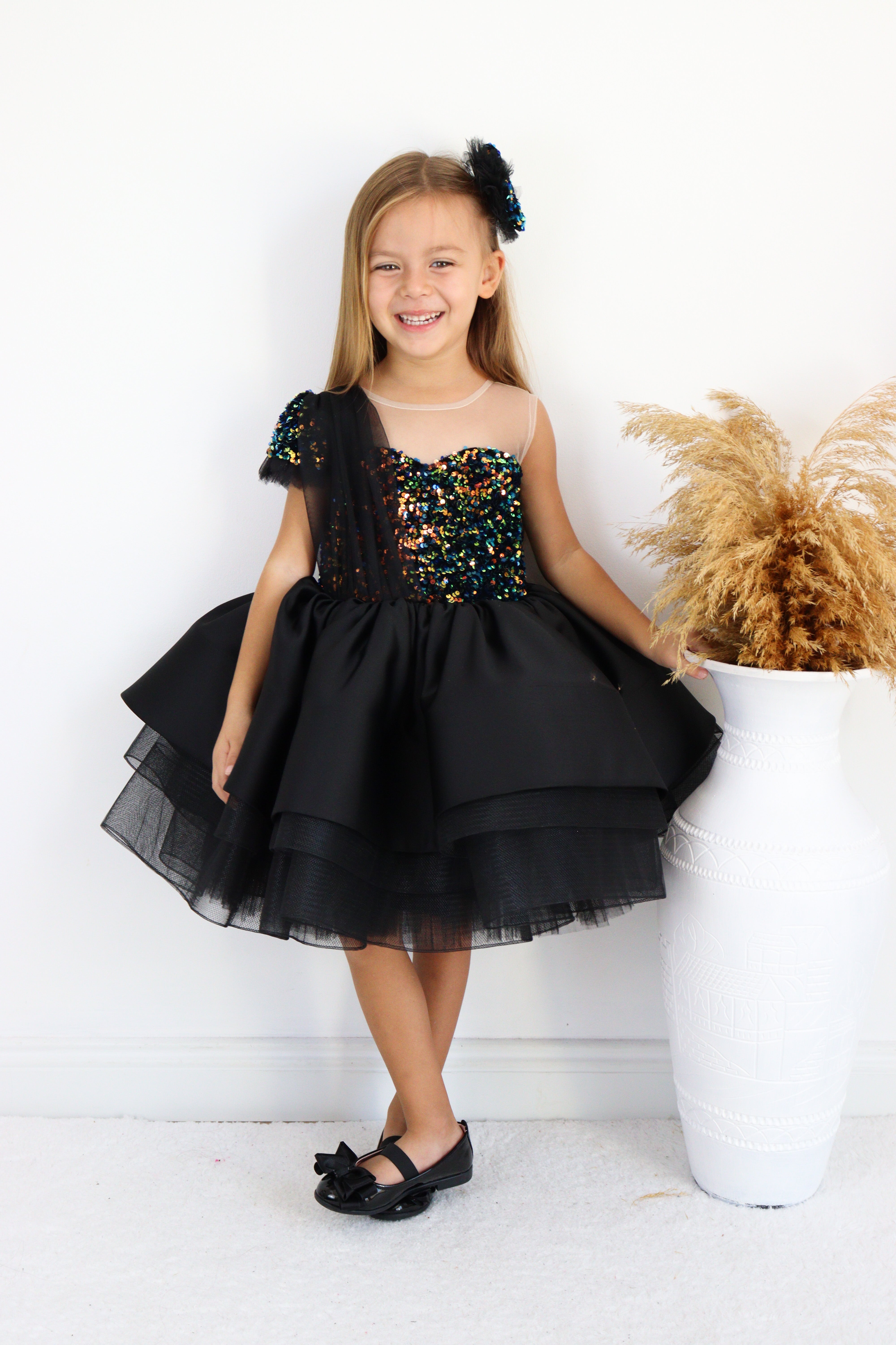 Siyah Pul Detaylı Tek Omuz Prenses Kız Çocuk Elbisesi