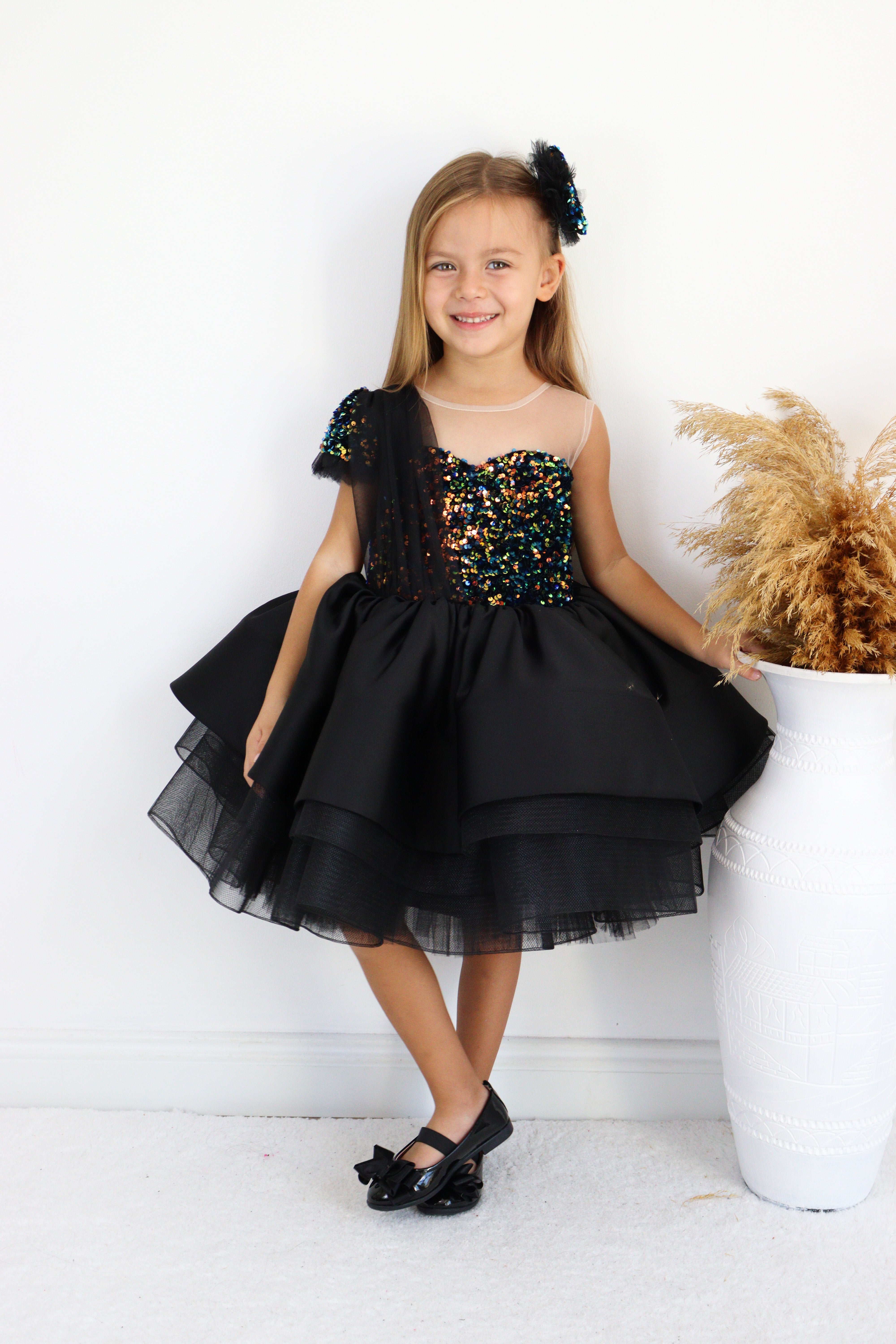 Siyah Pul Detaylı Tek Omuz Prenses Kız Çocuk Elbisesi