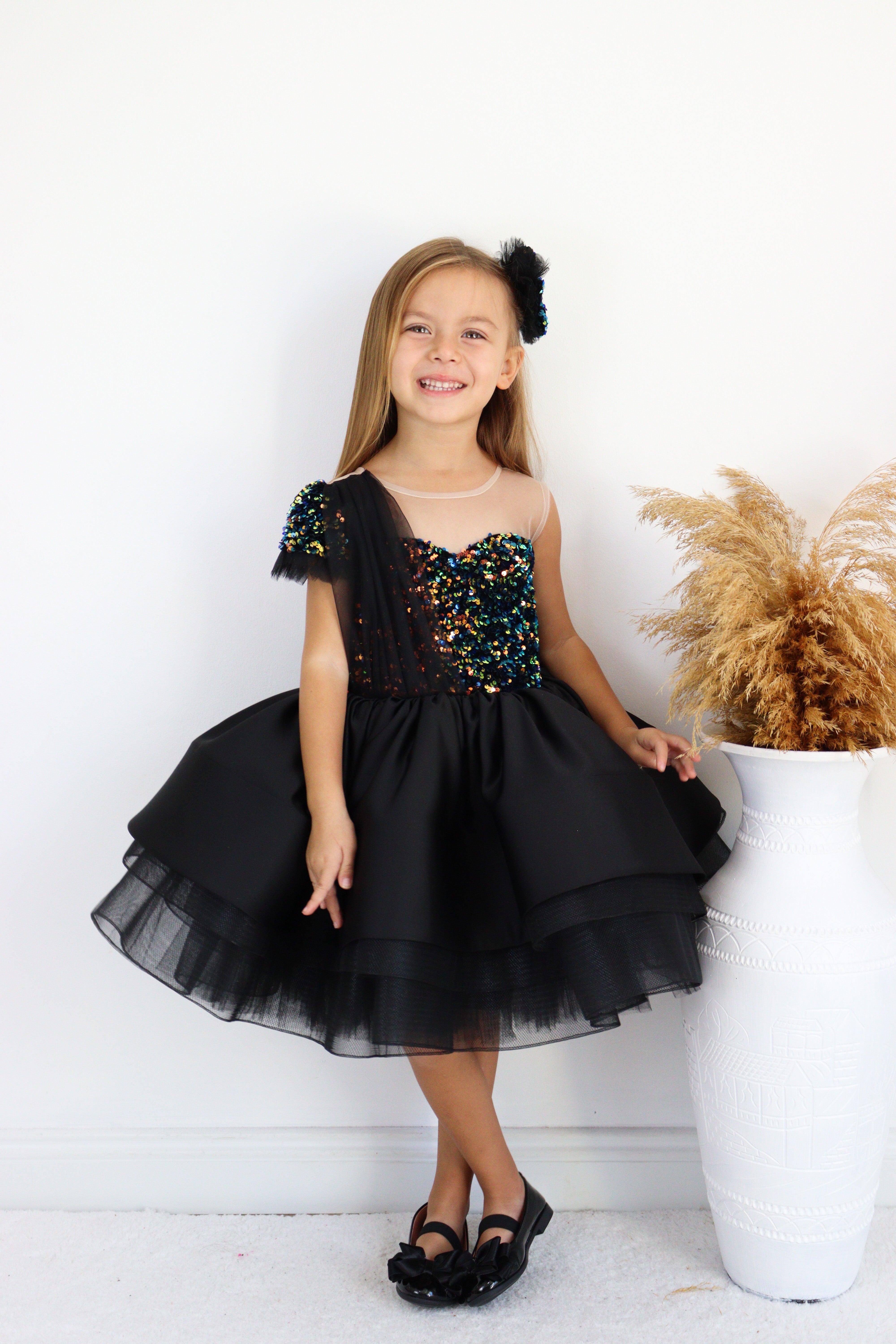 Siyah Pul Detaylı Tek Omuz Prenses Kız Çocuk Elbisesi