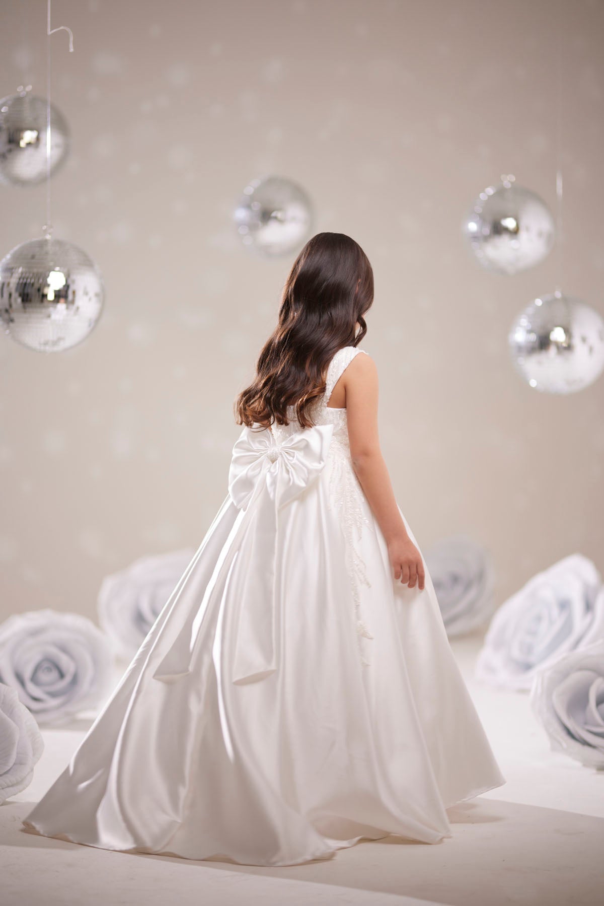 Kız Çocuk Beyaz Dantel İşlemeli Prenses Abiye Elbise – Özel Tasarım