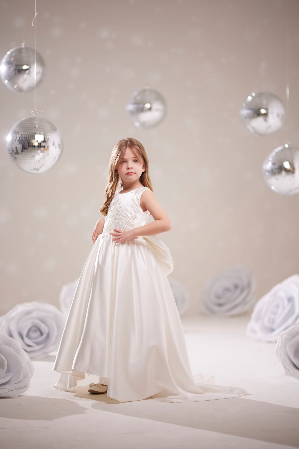 Kız Çocuk Beyaz Prenses Abiye Elbise – Fiyonk Detaylı Özel Tasarım