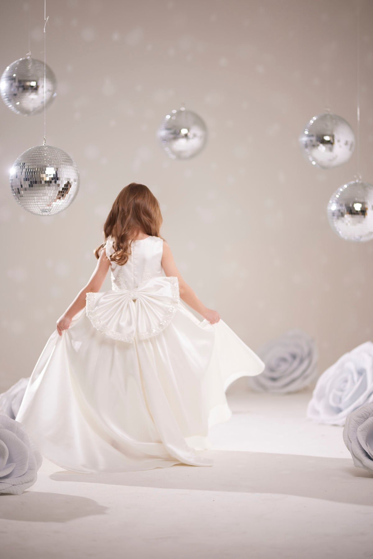 Kız Çocuk Beyaz Prenses Abiye Elbise – Fiyonk Detaylı Özel Tasarım