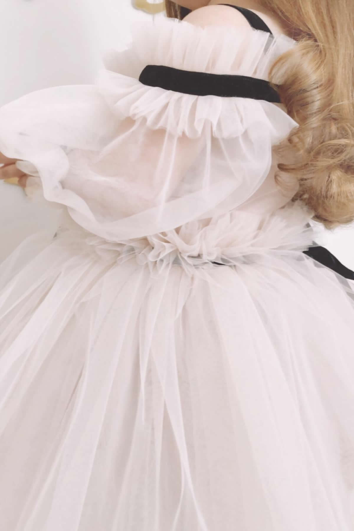 Kız Çocuk Pudra Tül Prenses Elbisesi – Siyah Kurdele Detaylı