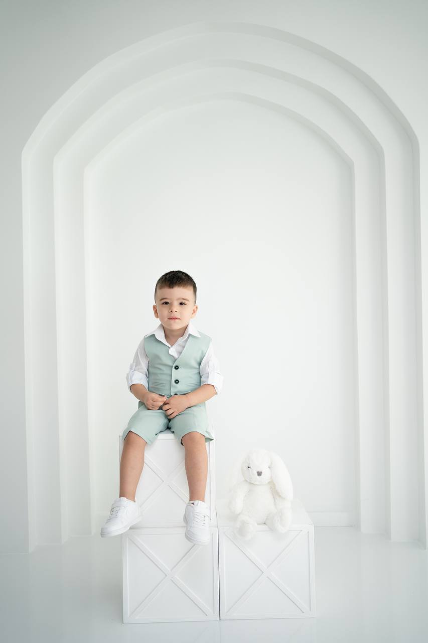 Mint Yeşili Erkek Çocuk 3’lü Takım – Yelek, Şort ve Gömlek