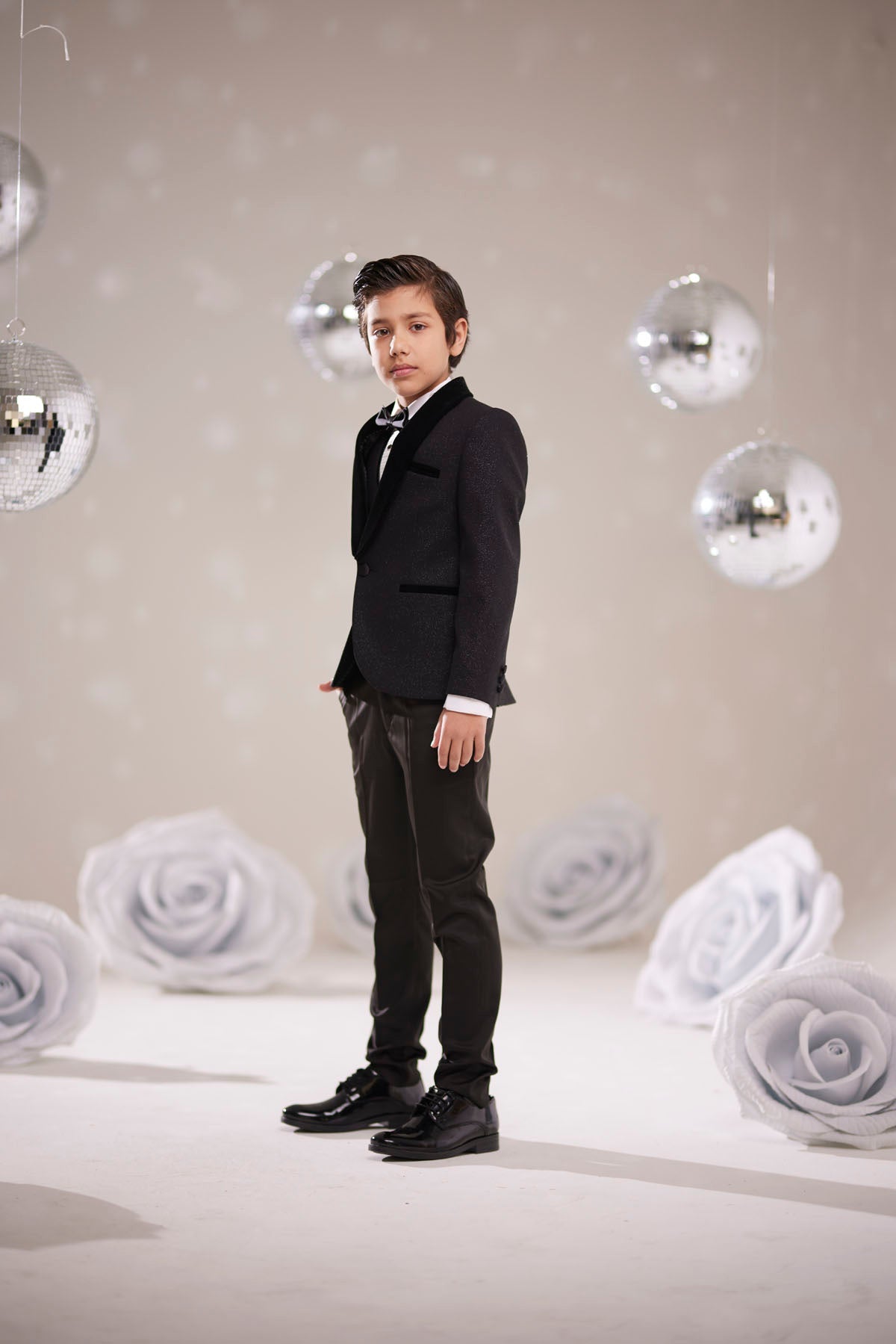 Çocuk Siyah Simli Smokin Takımı – Özel Tasarım Erkek Çocuk Özel Gün Kıyafeti