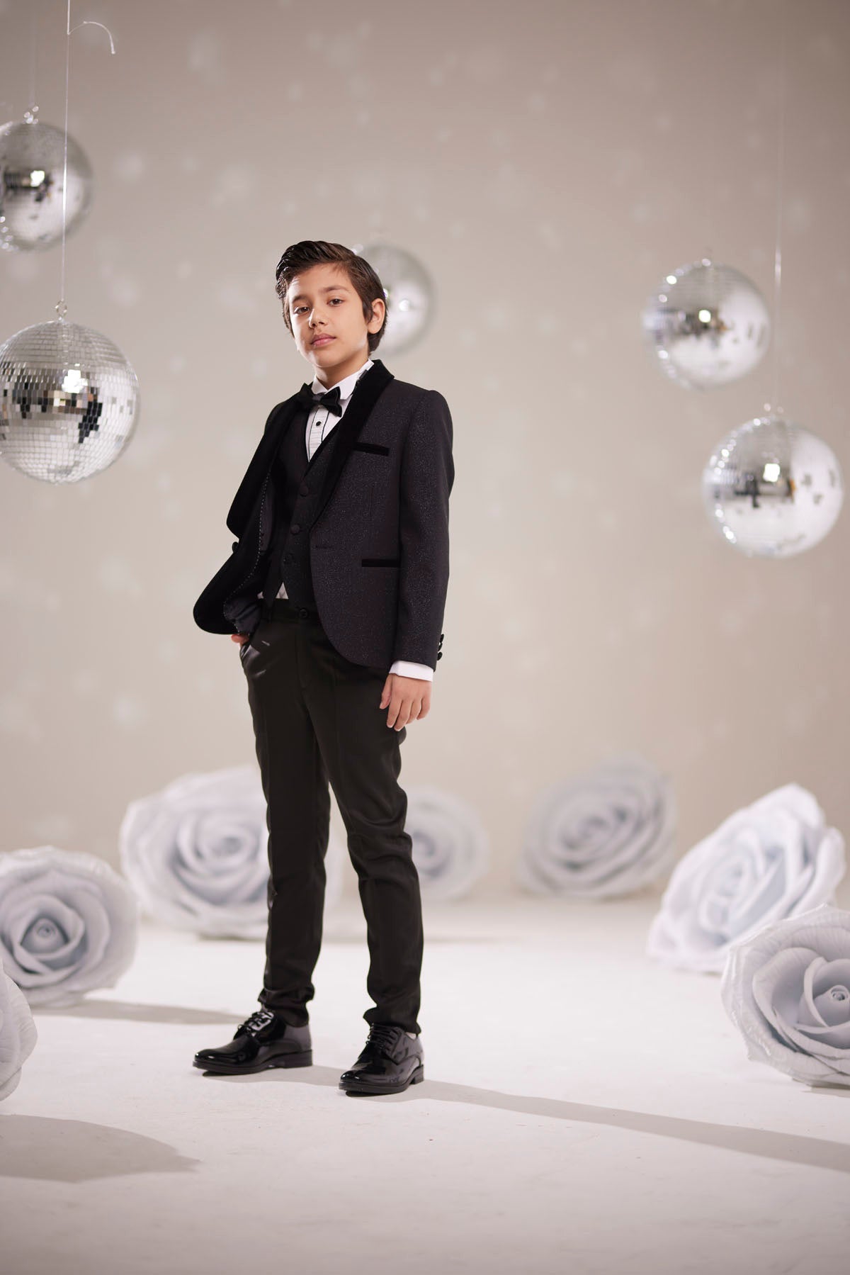 Çocuk Siyah Simli Smokin Takımı – Özel Tasarım Erkek Çocuk Özel Gün Kıyafeti