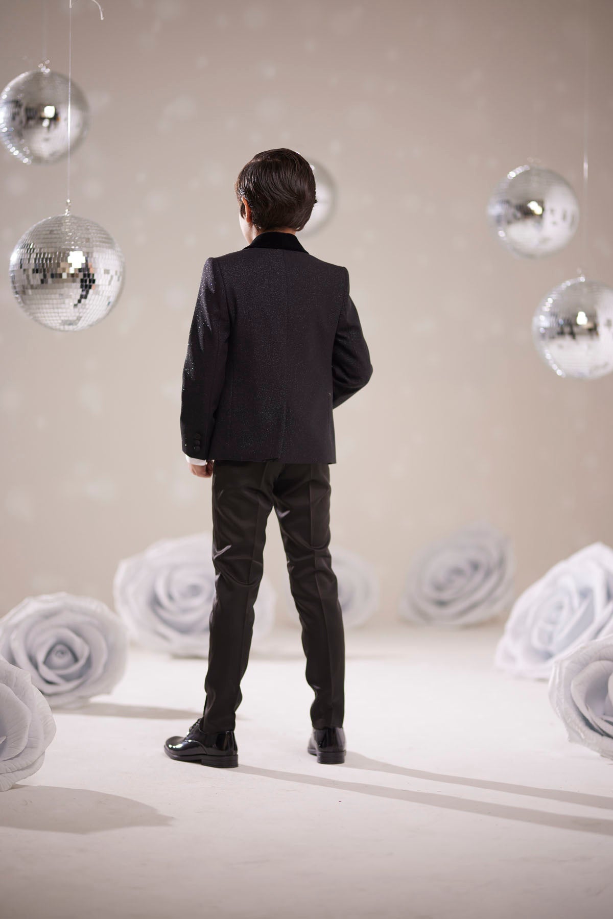 Çocuk Siyah Simli Smokin Takımı – Özel Tasarım Erkek Çocuk Özel Gün Kıyafeti