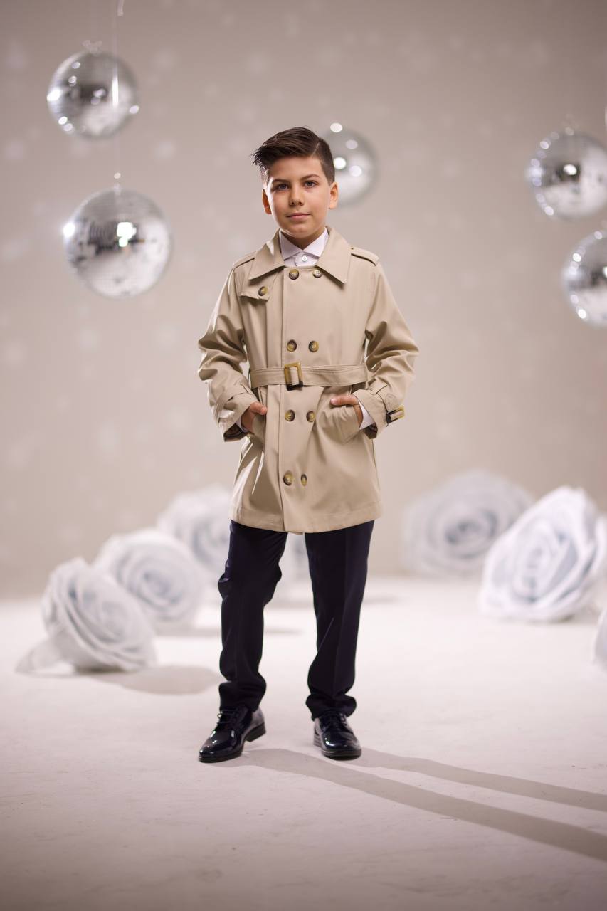 Erkek Çocuk Bej Trençkot – Şık Kuşaklı Dış Giyim